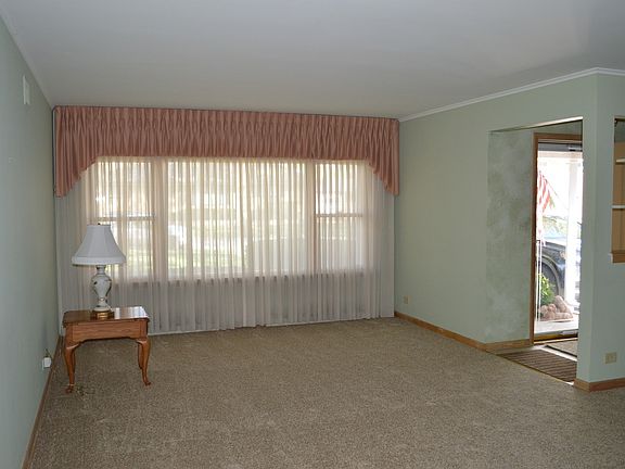 5th image of 5541 W 102nd St