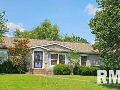 614 W College St, Harrisburg, IL, 62946