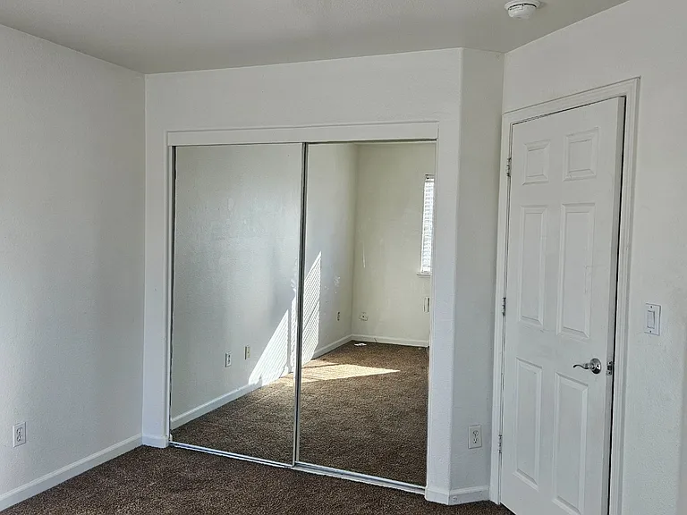 1594 Lankershire Dr — Photo 6