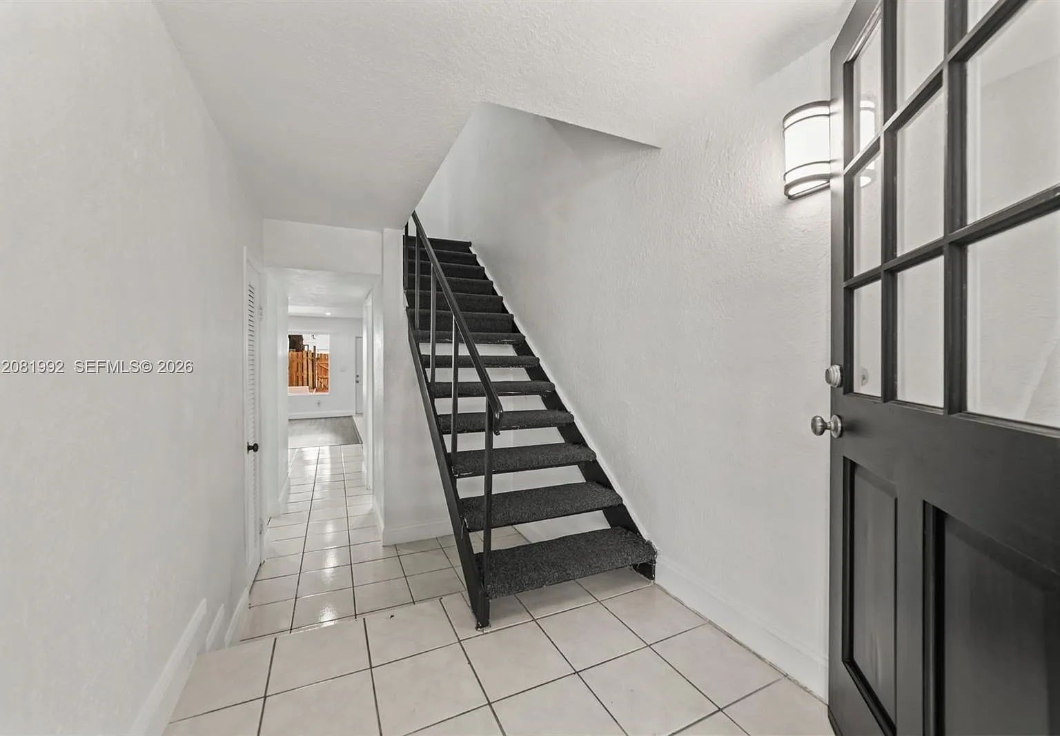 Executive Manors — Photo 3