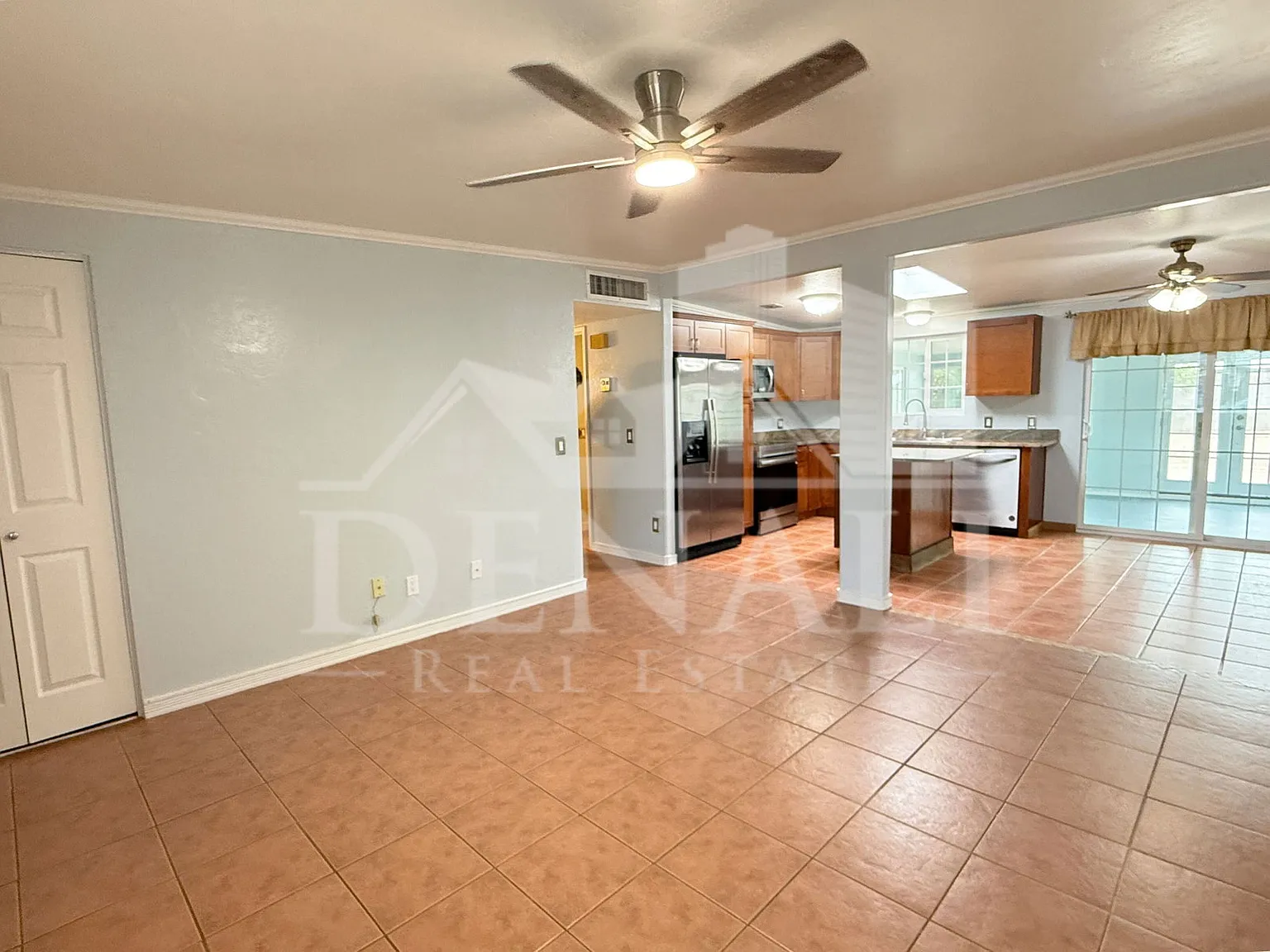 3 bed, 2.0 bath, 1299 sqft, $1,795 — Photo 4