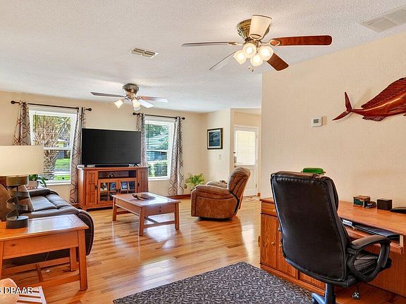3rd image of 1114 Parkside Dr