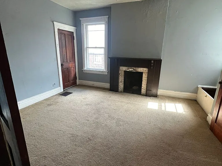 233-235 Adams St — Photo 9