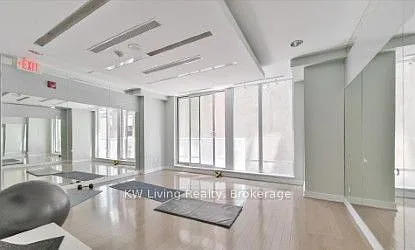 126 Simcoe St #606 — Photo 6