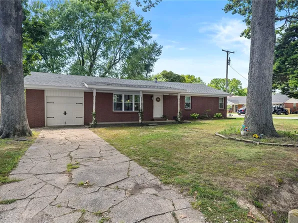 325 N Byers Ave, Gentry, AR 72734