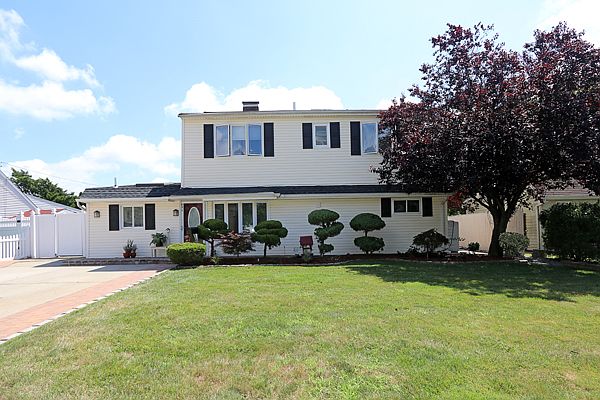 1st image of 271 Twin Ln E