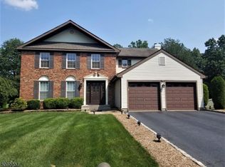 15 Burnham St, Somerset, NJ 08873