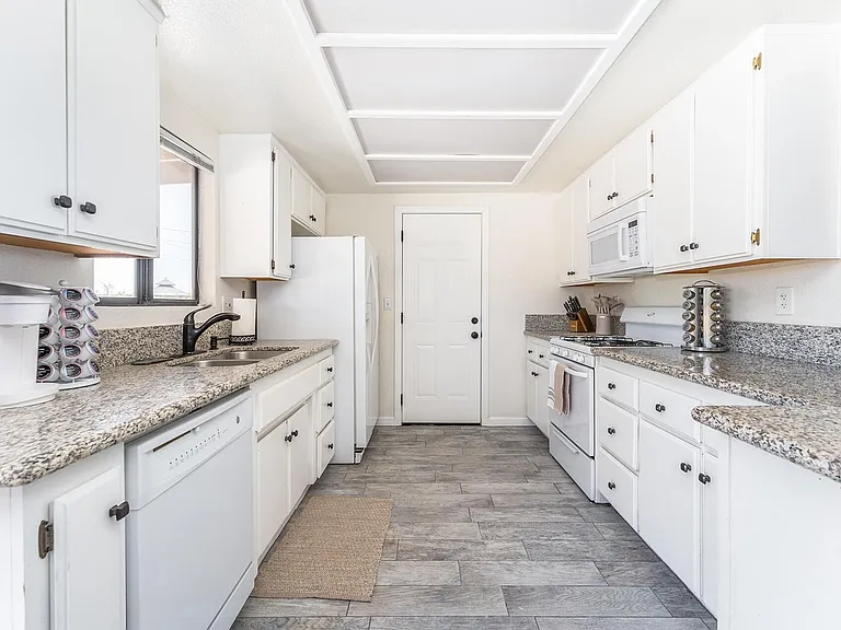 6624 Bermuda Ave — Photo 5