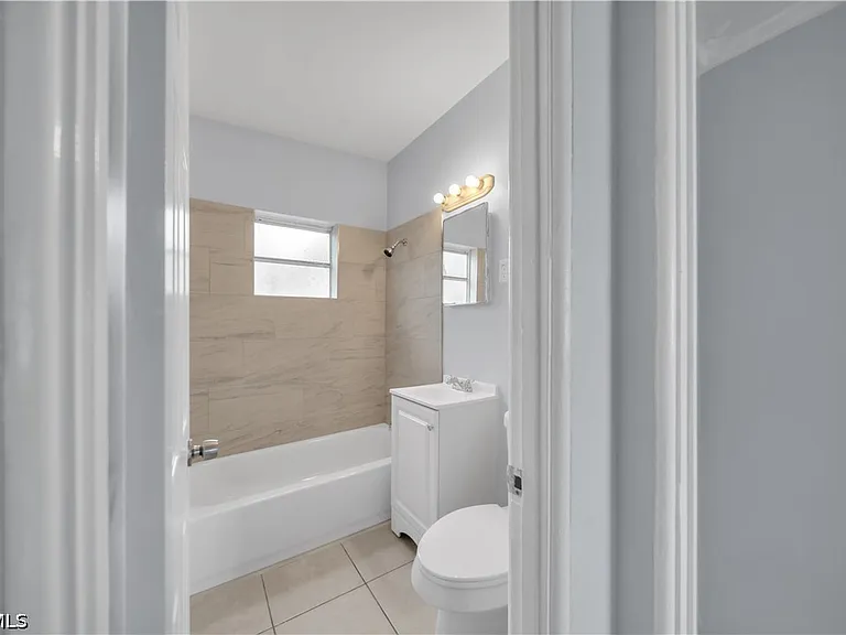 1527 Gardenia Ave — Photo 15