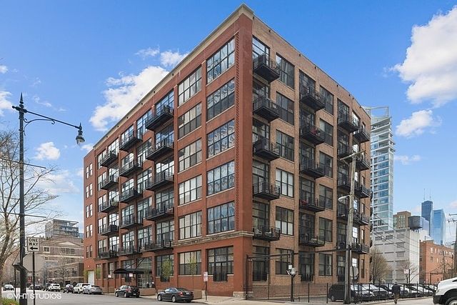1st image of 525 W Superior St APT 223