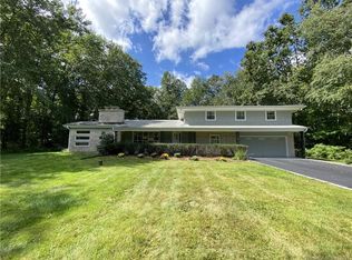 1082 Racebrook Rd, Woodbridge, CT 06525