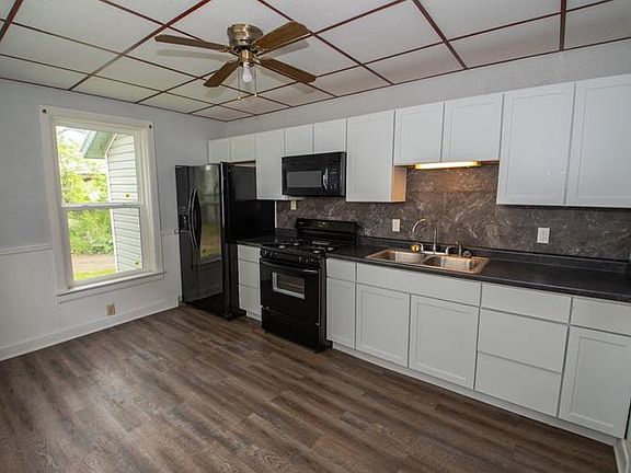 5th image of 1131 E Broadway St
