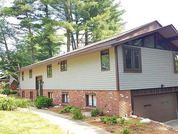 2nd image of 3 Pine Tree Dr