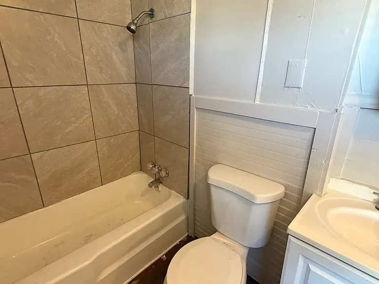1605 Avenue I — Photo 12