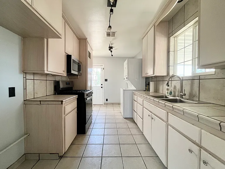 22 Real Rd — Photo 5