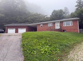 1044 State Highway 1426, Banner, KY 41603