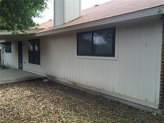 3rd image of 605 Pondview Dr