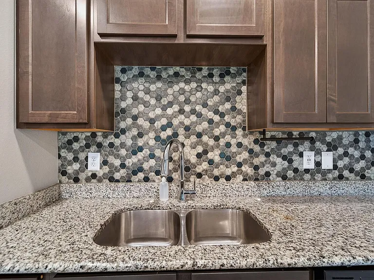 3842 Hampstead Ln — Photo 15