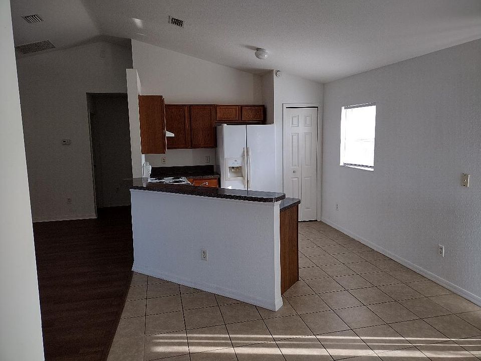 2nd image of 13 Chestnut Ct