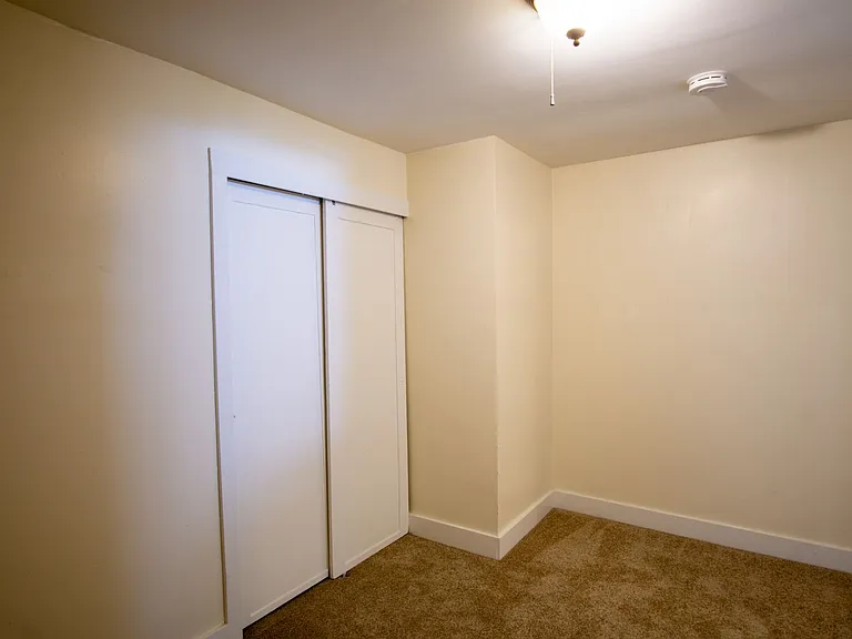 1235 SE Yamhill St #12 — Photo 11