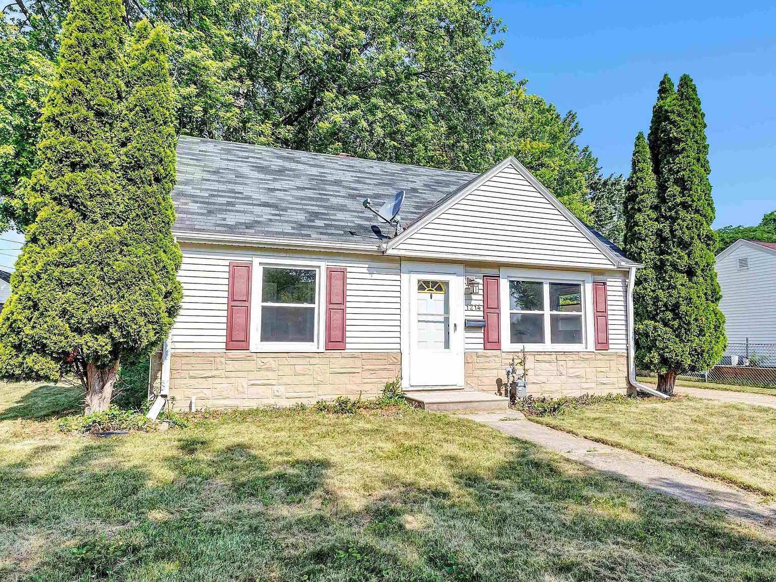 1214 Meacham St, Green Bay, WI 54304 Zillow