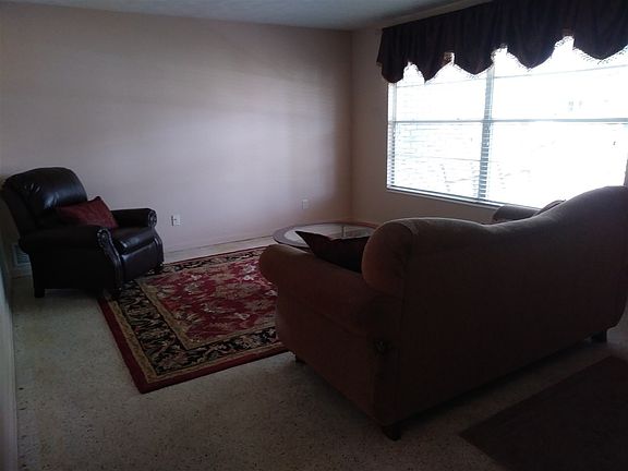 3rd image of 26 Marilyn Ave