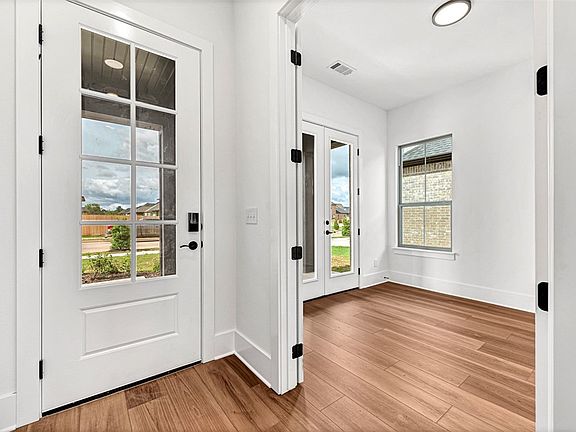 4th image of 1403 W Brooks Pl