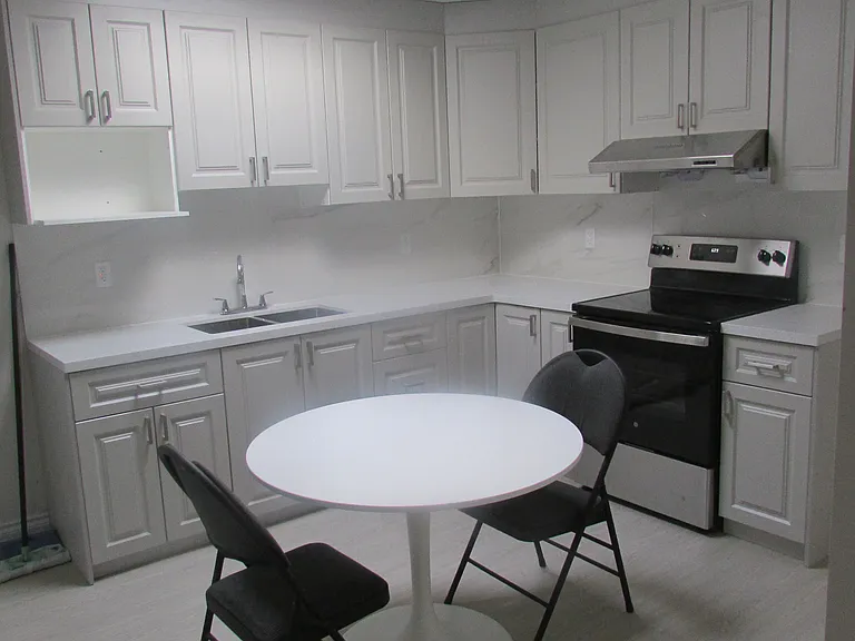 24A Roncesvalles Ave #3 — Photo 7