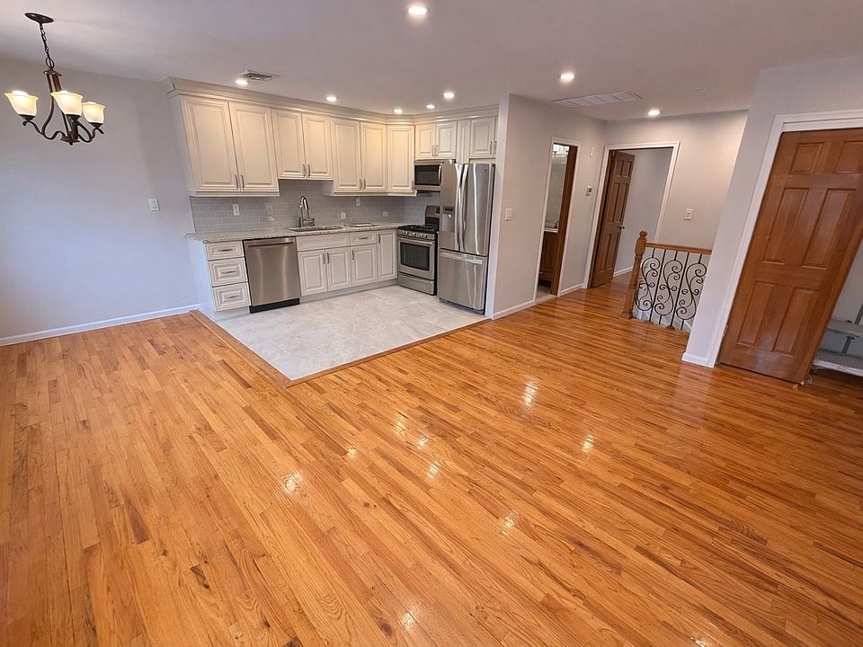 1st image of 53 Selkirk St Floor 2