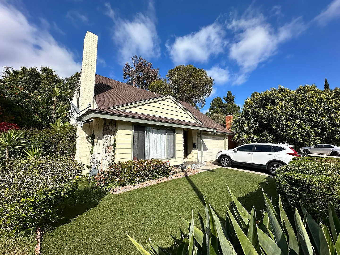 5 bed 2.5 bath on New Mills! — Photo 2