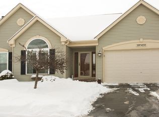 39W450 W Mallory Dr, Geneva, IL 60134