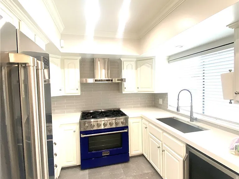502 E Bonita Ave — Photo 10