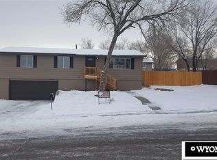 1910 Wyoming Dr, Green River, WY 82935