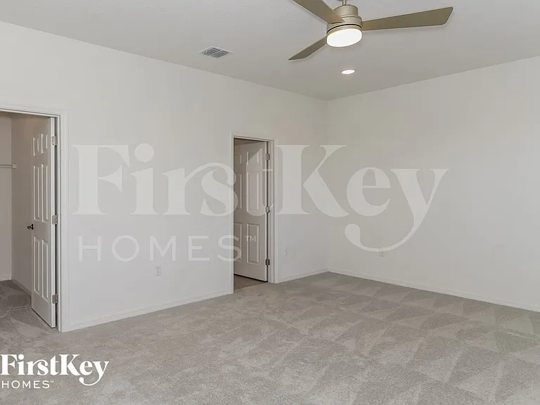 560 Crown Rose Dr — Photo 8