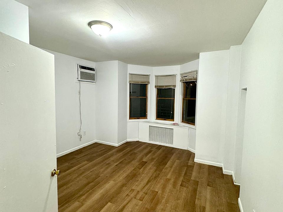 1st image of 131 Osgood Ave Floor 2