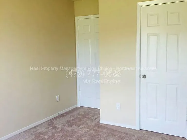 1013 Ethan James St — Photo 15
