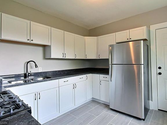 3rd image of 1934 Oliver Ave N #1