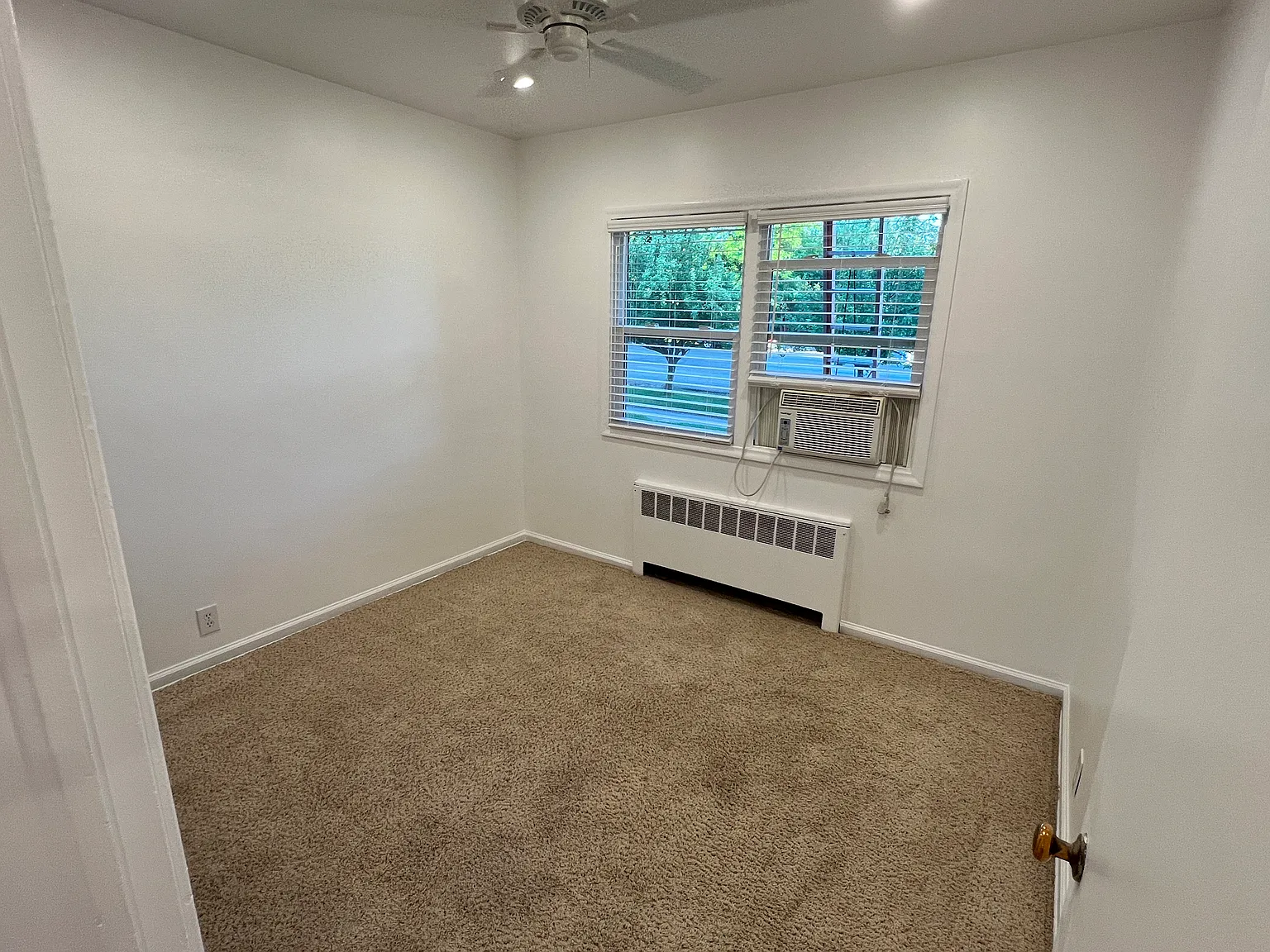 2 bed, 1000 sqft, $1,200 — Photo 3