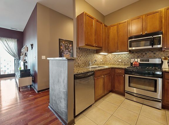 4th image of 3021 W Armitage Ave APT 408