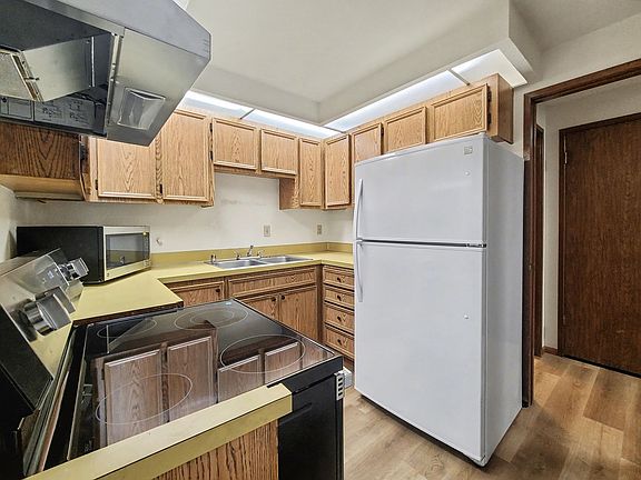 5th image of 14327 123rd Ave NE #B