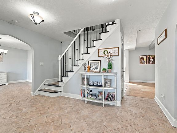 4th image of 92 Bluegrass Rd