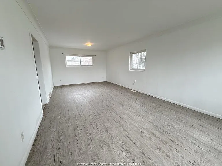 509 Aylmer Ave #MAIN — Photo 11