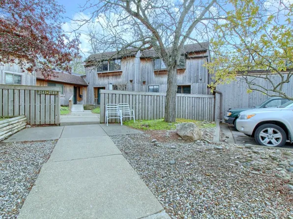 2149 Pauline Ct, Ann Arbor, MI 48103