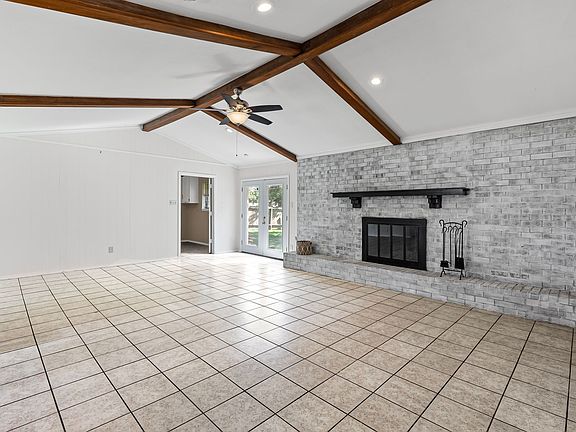 5th image of 221 Azalea Dr