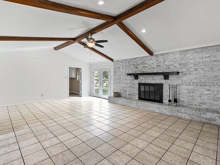 221 Azalea Dr — Photo 5