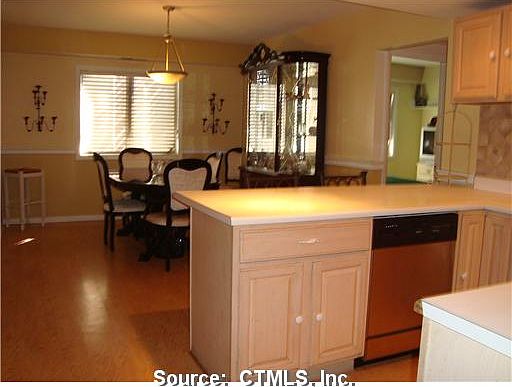 Huge Eatin Kitchen Area! 