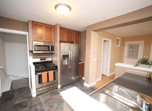 4th image of 1066 Blair Ave
