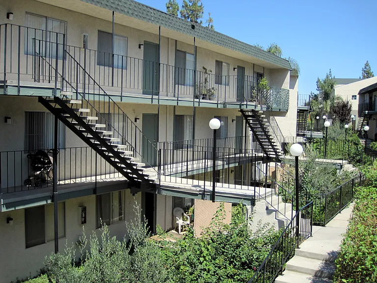 Amber Crest Apartments — Photo 5