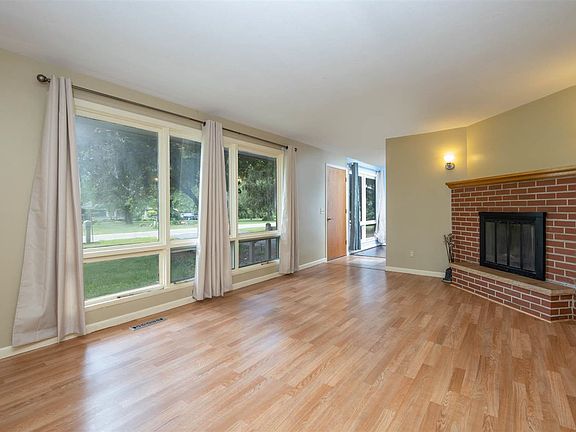 4th image of 1291 Deanna Dr