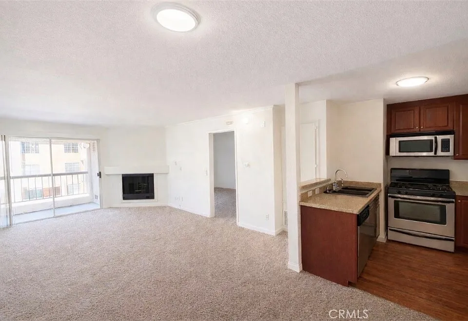 5515 Canoga Ave #231